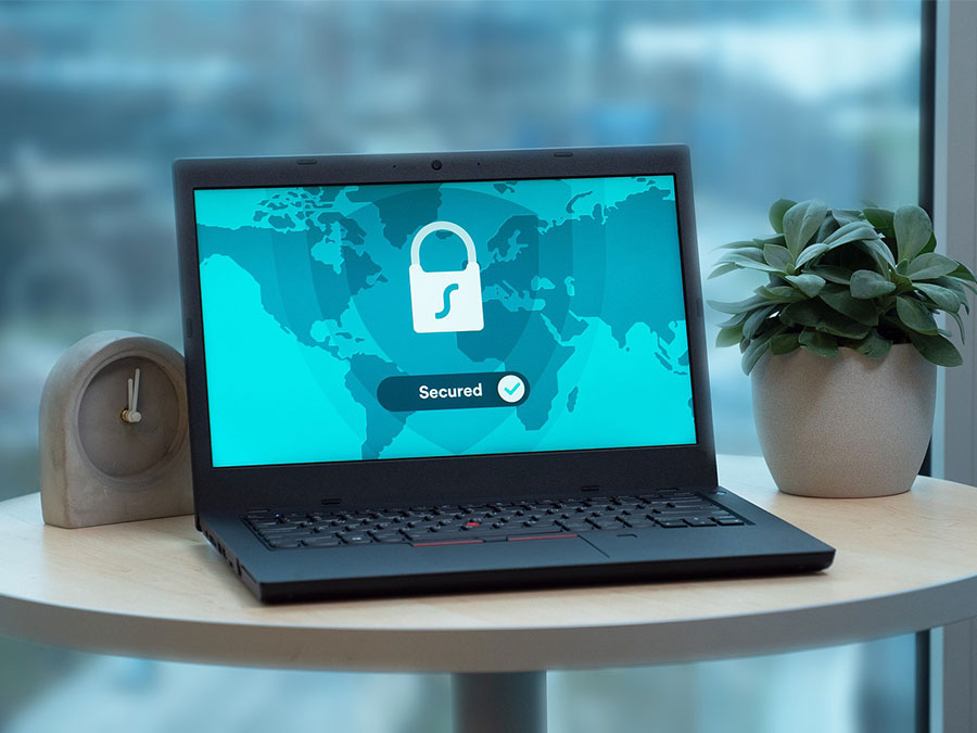 Der Bildschirm auf einem Laptop zeigt die Daten der elektronischen Patientenakte nur verschlüsselt an.