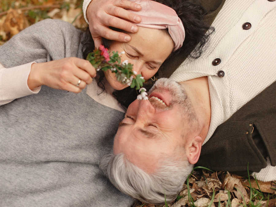 Ein Ehepaar, dass sich für eine Lebendorganspende entschieden hat.